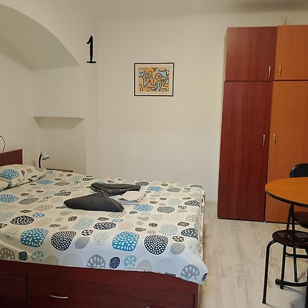 Central Studio In Historic Center 브라쇼브 외부 사진